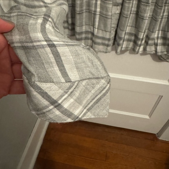 Harper checked soft blouse! Excellent condition! - Picture 5 of 6